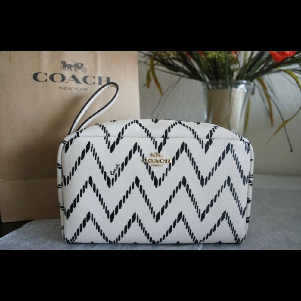 🌺 Coach Cosmetic Bag 20 NWT.